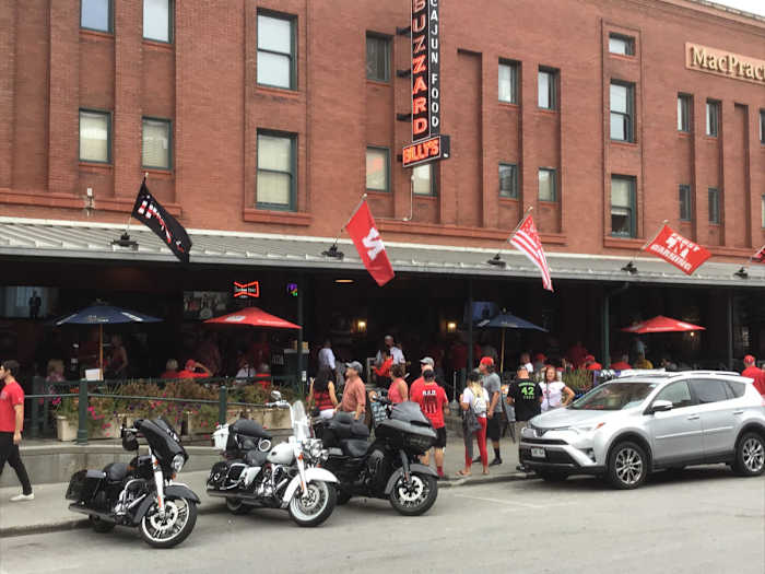 BuzzardBillysidewalk